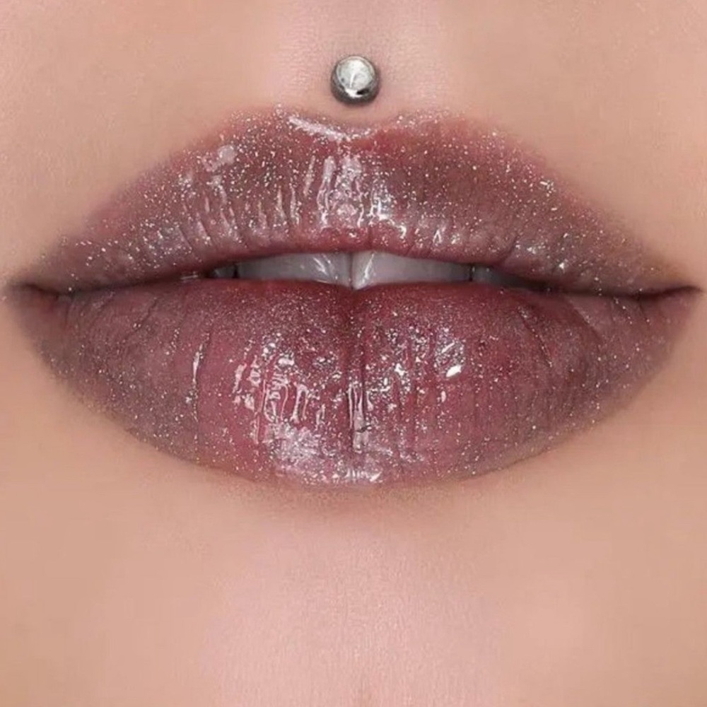 ONE IN STOCK 🚨‼️ NEW FULL SIZE JEFFREE STAR LIPGLOSS (SIX FEET UNDER)